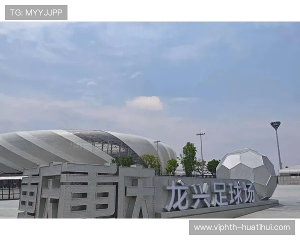 中超体育-深度看点：重庆铜梁龙登顶中超榜首 “西部足球城”打造最宠球迷赛区